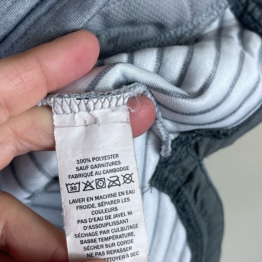 L.L. Bean Airlight Knit Pullover Top in Grey Size Large - Picture 4 of 6